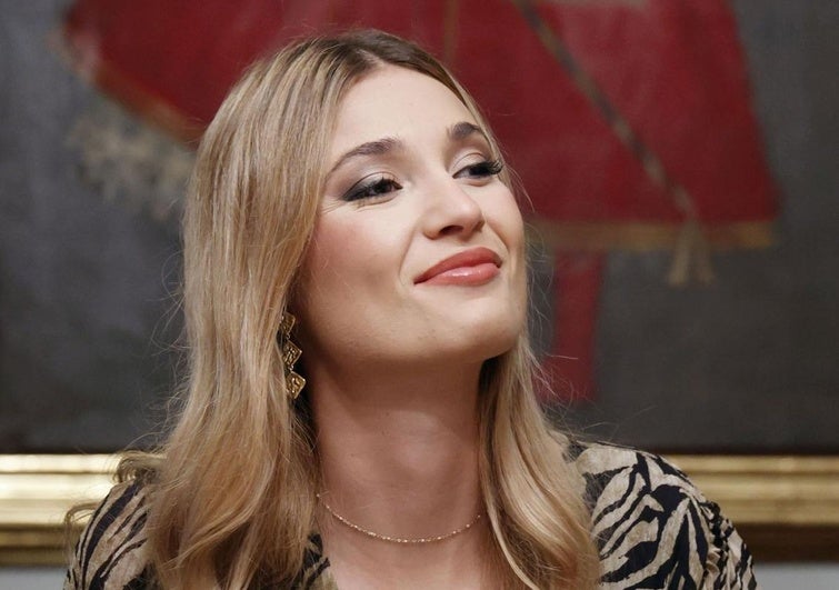 Fallas 2025 espolín de la fallera mayor de Valencia 2025, color e impresión Berta Peiró ya ha
